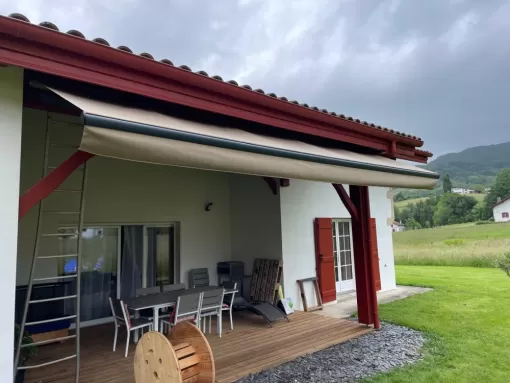 Store banne à Ainhoa., Bayonne, Caballero Stores