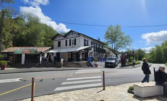 Installation d'une bâche sur mesure à Ascain , Bayonne, Caballero Stores