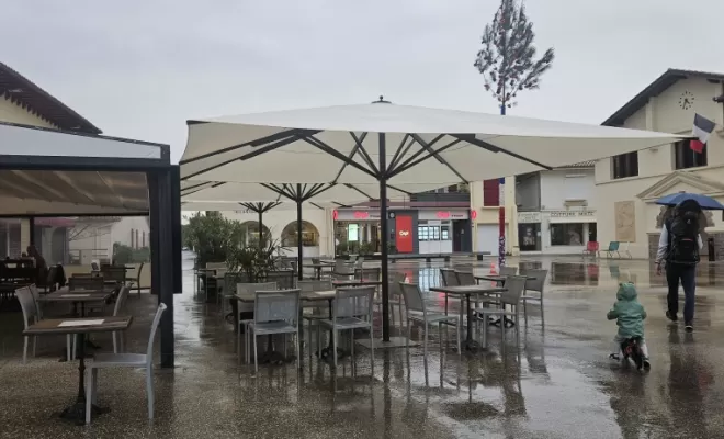 Installation d'une bâche tendue sur une pergola en métal a vieux boucau., Bayonne, Caballero Stores
