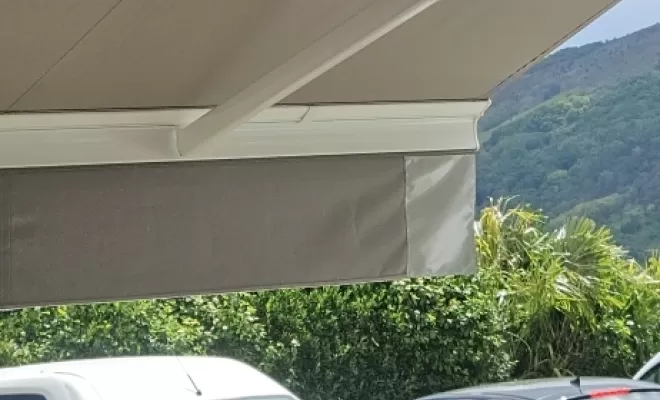 Store double pente à Itxassou, Bayonne, Caballero Stores