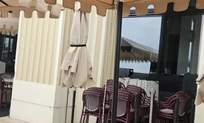 Installation de parasol pour le Casino de Biarritz., Bayonne, Caballero Stores