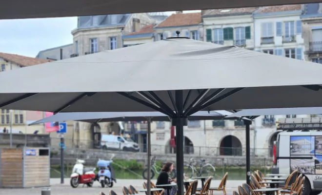 Installation de parasols, Bayonne, Caballero Stores